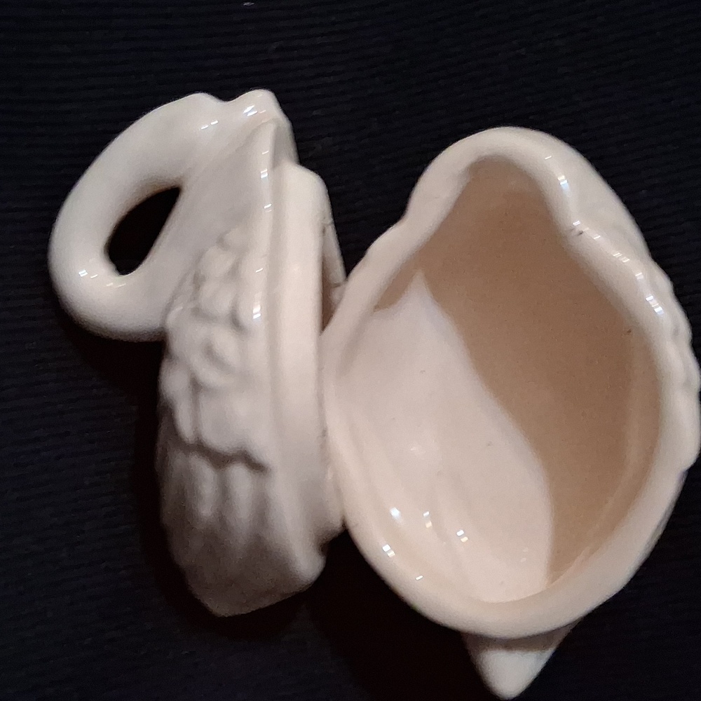 Vintage Swan Trinket Box - Picture 2 of 2